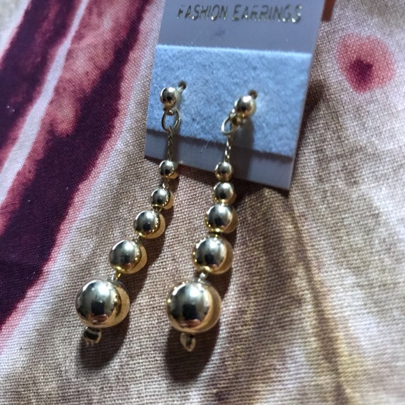 5/$20 ☀️Gorgeous Vintage Long Earrings - Picture 7 of 15